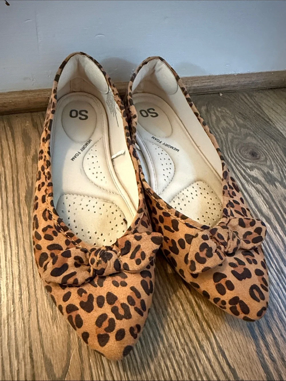 SO Leopard-Print Pointed Toe Bow Flats in Tan and Black
